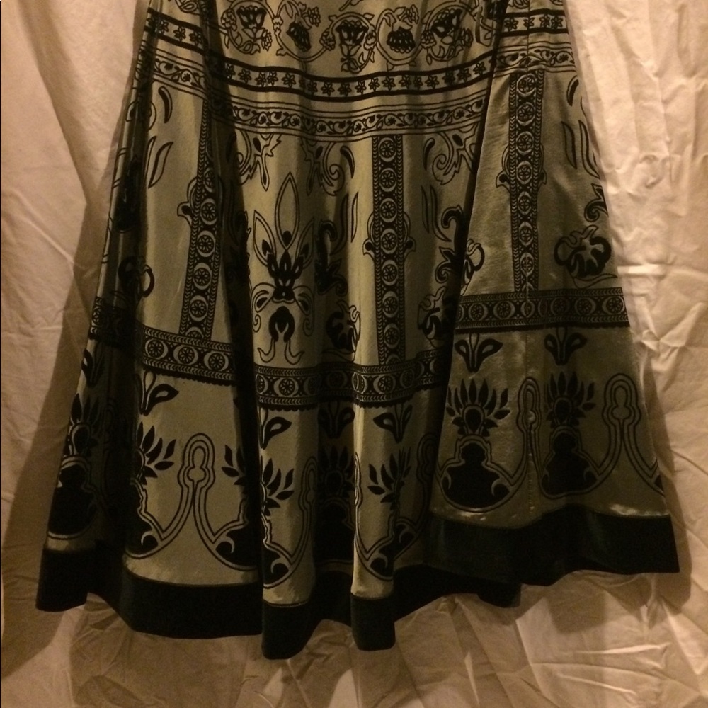 Olive Iridescent skirt and black velvet details L